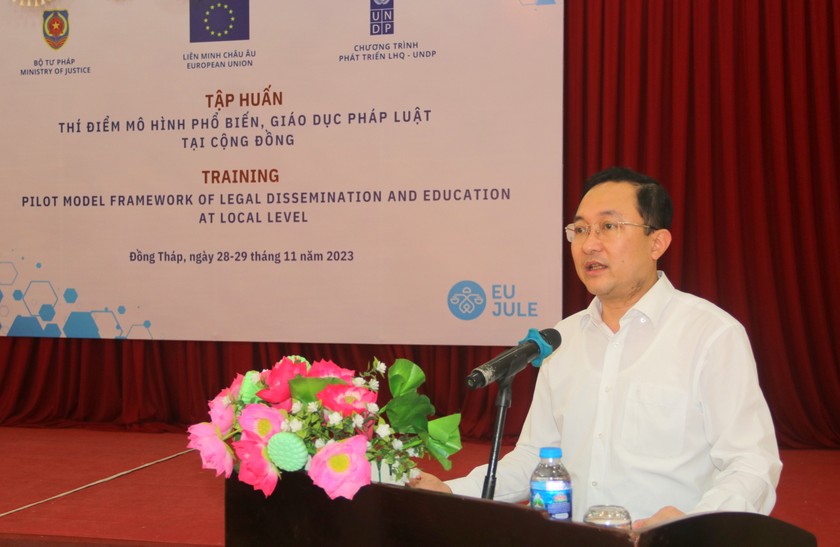 Ông Phan Hồng Nguyên – Phó Cục trưởng Cục PBGDPL – Bộ Tư pháp phát biểu khai mạc Hội nghị