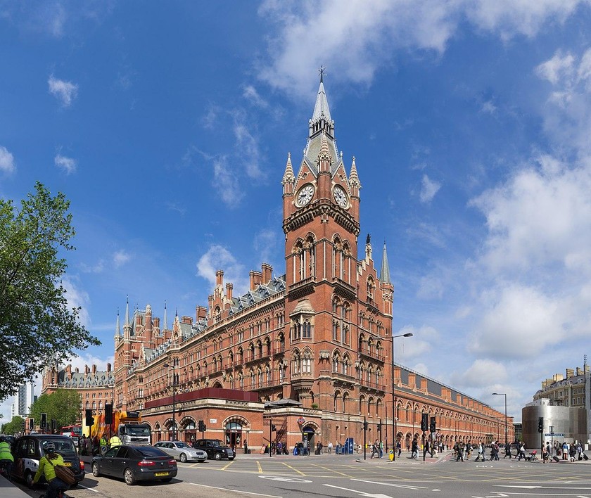 Ga xe lửa St. Pancras và khách sạn Midland.