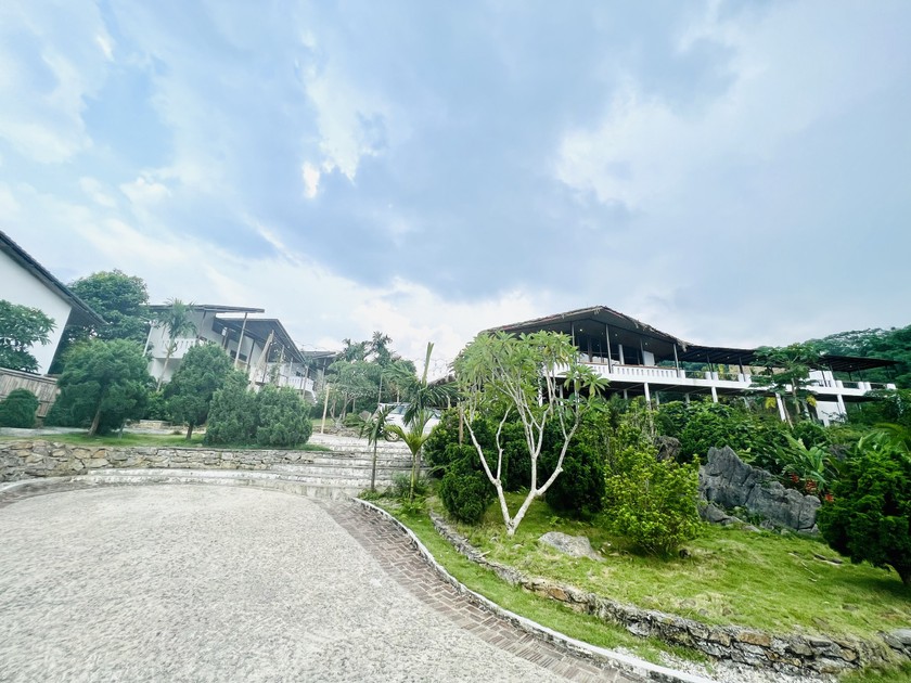 Bakhan Village Resort có 30 phòng, sức chứa từ 130 đến 140 khách.