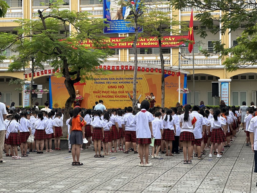 Trường Tiểu học Khương Đình tổ chức tưởng niệm các học sinh ra đi vĩnh viễn do vụ cháy, đồng thời ủng hộ khắc phục hậu quả vụ cháy tại phố Khương Hạ.