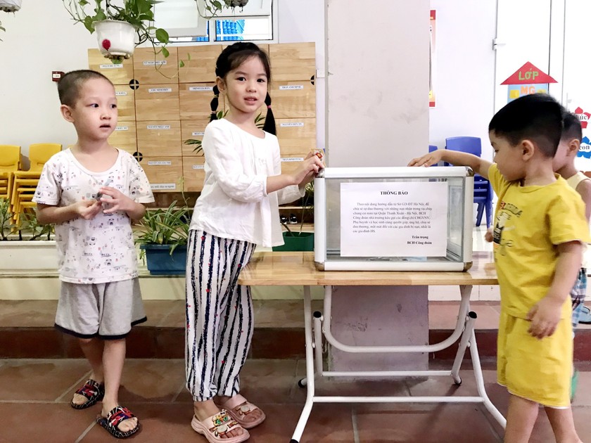 Phát huy tinh thần tương thân tương ái, tất cả cán bộ, nhân viên và phụ huynh học sinh đã đồng lòng đóng góp để giúp đỡ các gia đình bị ảnh hưởng bởi vụ cháy.