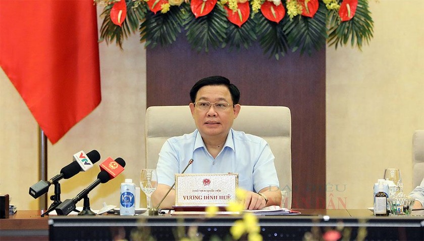 Chủ tịch QH Vương Đình Huệ cho rằng cần coi điện ảnh là một ngành công nghiệp văn hóa.