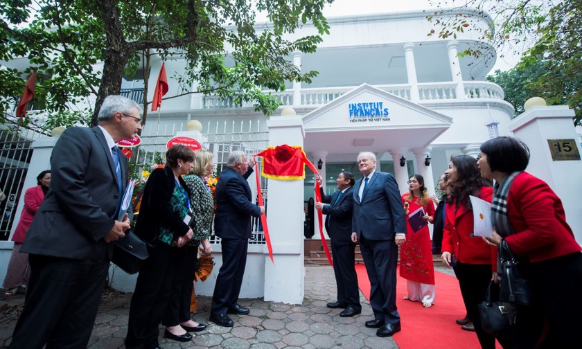 Chủ tịch Thượng viện Pháp và Bộ trưởng Bộ Văn hóa, Thể thao và Du lịch khai trương cơ sở mới của Viện Pháp tại Hà Nội tại số 15 phố Thiền Quang.
