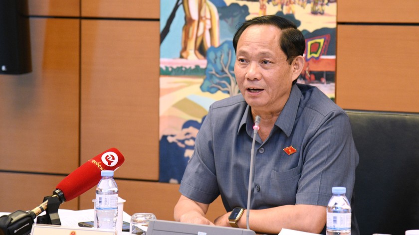 Phó Chủ tịch Quốc hội Trần Quang Phương phát biểu thảo luận tại tổ.