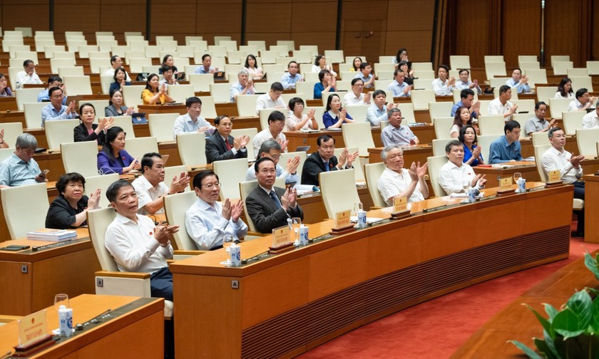 Chủ tịch nước Võ Văn Thưởng và các đại biểu dự phiên khai mạc. (Ảnh: Quochoi.vn)