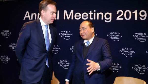 Thủ tướng Nguyễn Xuân Phúc và Chủ tịch WEF Borge Brende.
Ảnh: TTXVN