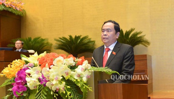Chủ tịch Ủy ban Trung ương MTTQ Việt Nam Trần Thanh Mẫn trình bày báo cáo tại phiên họp.
