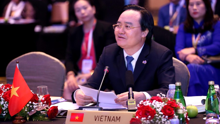 Bộ trưởng Bộ GD&ĐT Việt Nam Phùng Xuân Nhạ phát biểu tại Hội nghị.