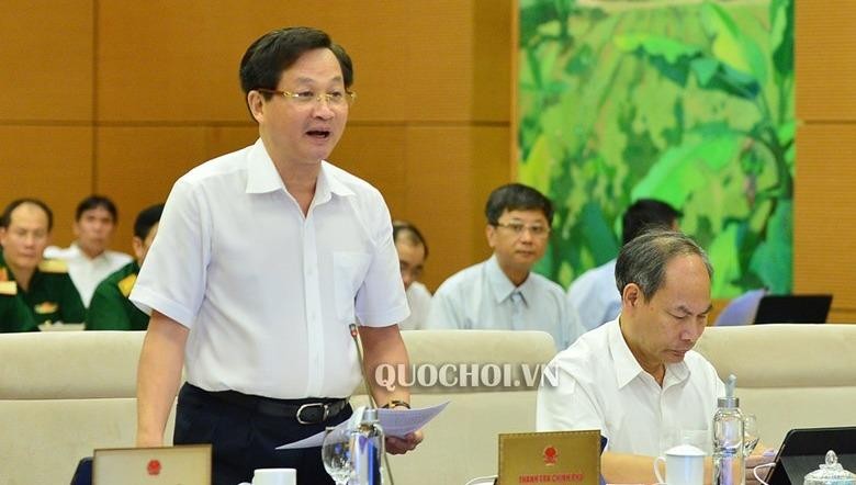 Tổng Thanh tra Chính phủ Lê Minh Khái trình bày báo cáo tại phiên họp.
