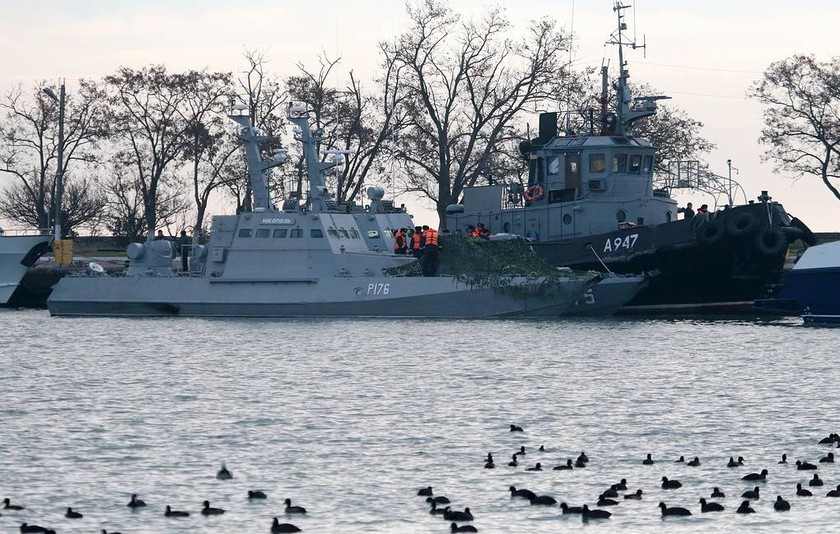 Tàu của Ukraine bị phía Nga bắt giữ.