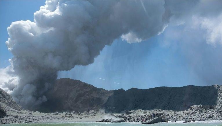 Núi lửa phun trào ở New Zealand.