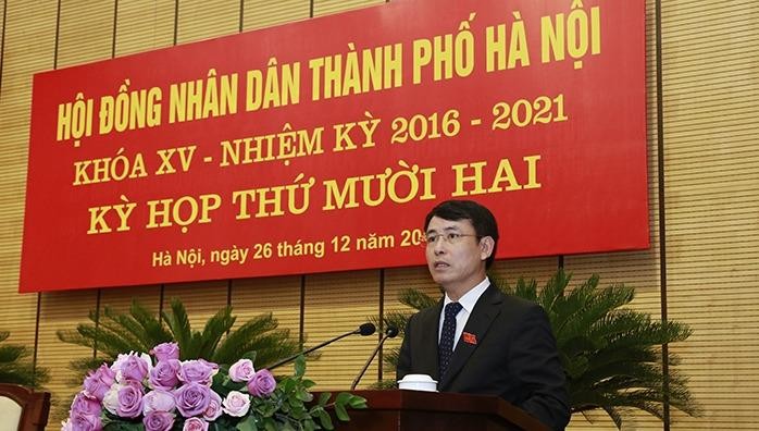 Giám đốc Sở Tài nguyên Môi trường Nguyễn Trọng Đông trình bày Tờ trình tại phiên họp