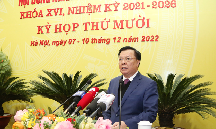 Bí thư Thành ủy Hà Nội Đinh Tiến Dũng phát biểu tại kỳ họp.