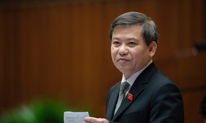 Viện trưởng VKSNDTC Lê Minh Trí trả lời tại phiên chất vấn.