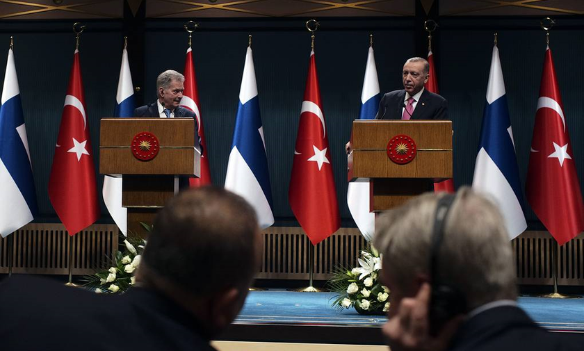 Tổng thống Thổ Nhĩ Kỳ Recep Tayyip Erdogan (bên phải) và người đồng cấp Phần Lan Sauli Niinisto.