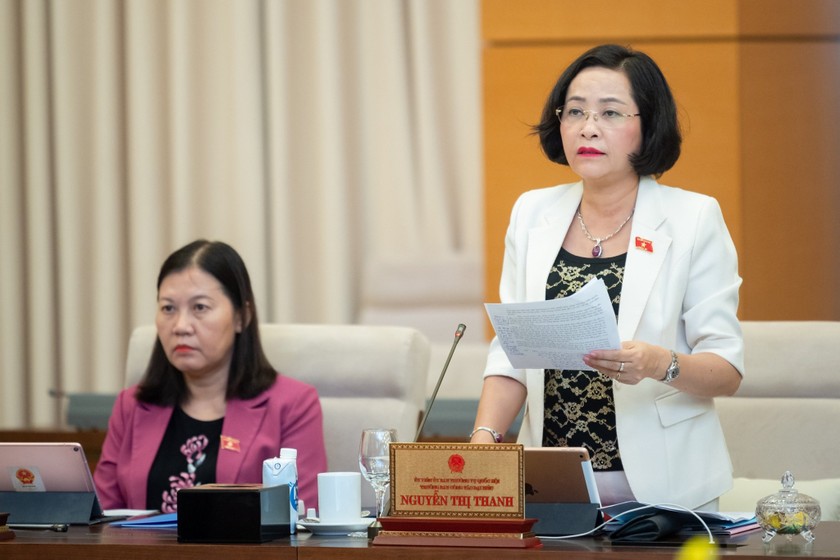 Trưởng Ban Công tác đại biểu Nguyễn Thị Thanh phát biểu tại phiên họp.