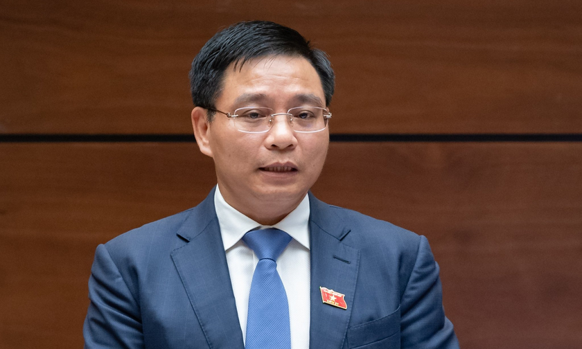 Bộ trưởng Bộ Giao thông vận tải Nguyễn Văn Thắng trả lời chất vấn.
