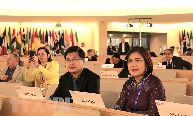 Đại sứ Lê Thị Tuyết Mai cùng Đoàn đại biểu Việt Nam tham dự Hội nghị. Ảnh: Trương Anh Tuấn, TTXVN.