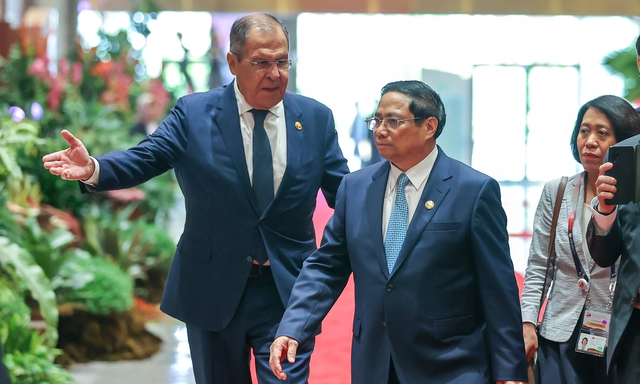 Thủ tướng Phạm Minh Chính và Bộ trưởng Ngoại giao Sergei Lavrov. Ảnh: VGP