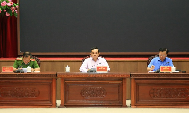 Bí thư Thành ủy Hà Nội Đinh Tiến Dũng và Phó Thủ tướng Chính phủ Trần Lưu Quang chủ trì họp khẩn với các đơn vị chức năng để chỉ đạo công tác khắc phục hậu quả vụ cháy.