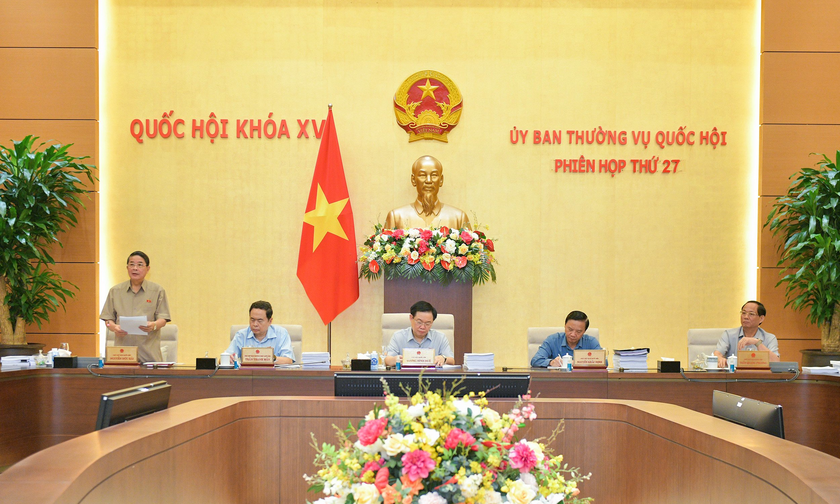 Phó Chủ tịch Quốc hội Nguyễn Đức hải điều hành nội dung phiên họp.