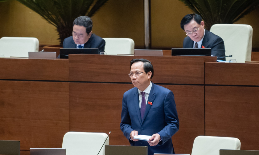Bộ trưởng Bộ Lao động - Thương binh và Xã hội Đào Ngọc Dung phát biểu giải trình, làm rõ các vấn đề đại biểu Quốc hội nêu tại phiên họp.