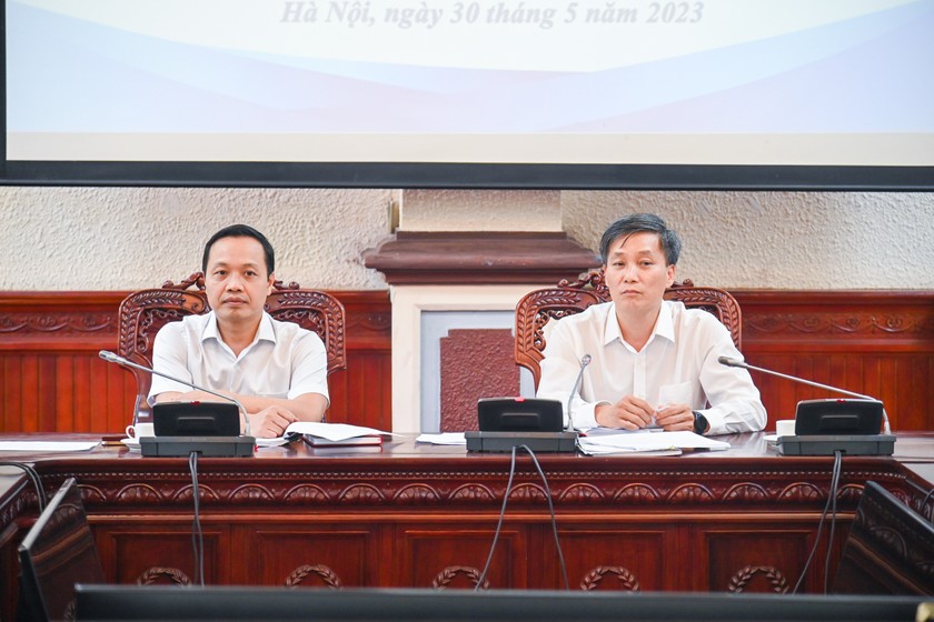 Thứ trưởng Nguyễn Khánh Ngọc và Thứ trưởng Trần Tiến Dũng nêu đề nghị đối với một số nội dung của dự thảo Luật.