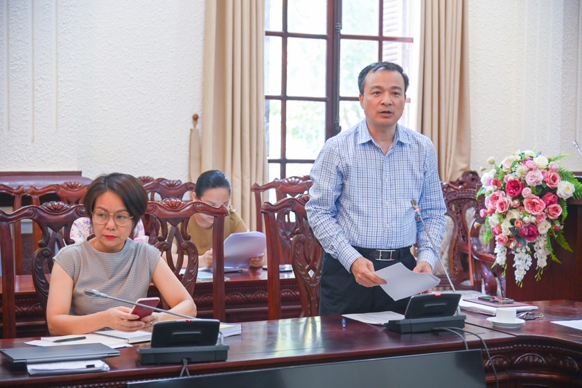 Vụ trưởng Vụ Các vấn đề chung về xây dựng pháp luật (Bộ Tư pháp) Nguyễn Hồng Tuyến giới thiệu về những nội dung cơ bản của Điều 27; Điều 28, Điều 29 dự thảo Luật Thủ đô (sửa đổi).
