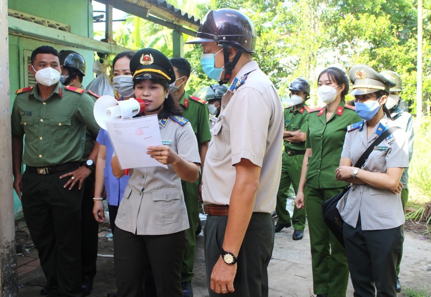 Chấp hành viên phối hợp các ngành chức năng thực hiện nhiệm vụ (ảnh minh họa).