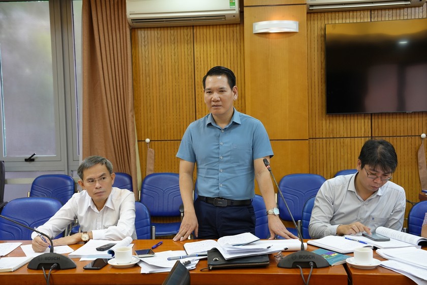 Ông Nguyễn Văn Mạnh, Vụ Pháp luật, Văn phòng Chính phủ phát biểu