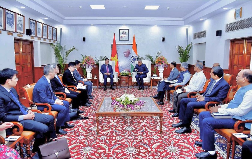 Bộ trưởng Lê Thành Long cùng đoàn công tác của Bộ Tư pháp tiếp kiến Ngài Shri Jagdeep Dhankhar, Phó Tổng thống kiêm Chủ tịch Thượng Nghị viện Ấn Độ.