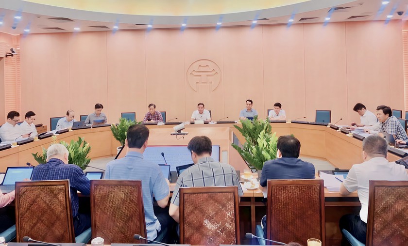 Phó Chủ tịch Thường trực UBND thành phố Hà Nội Lê Hồng Sơn chủ trì cuộc làm việc với các sở ngành, đơn vị.