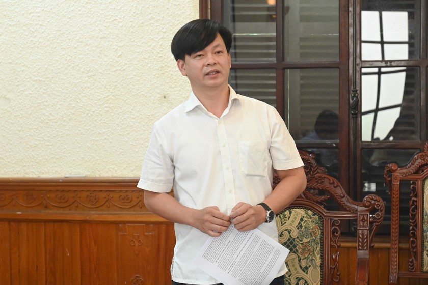 Ông Nguyễn Duy Thắng, Phó Cục trưởng Cục Kiểm tra VBQPPL báo cáo các công việc đã triển khai.