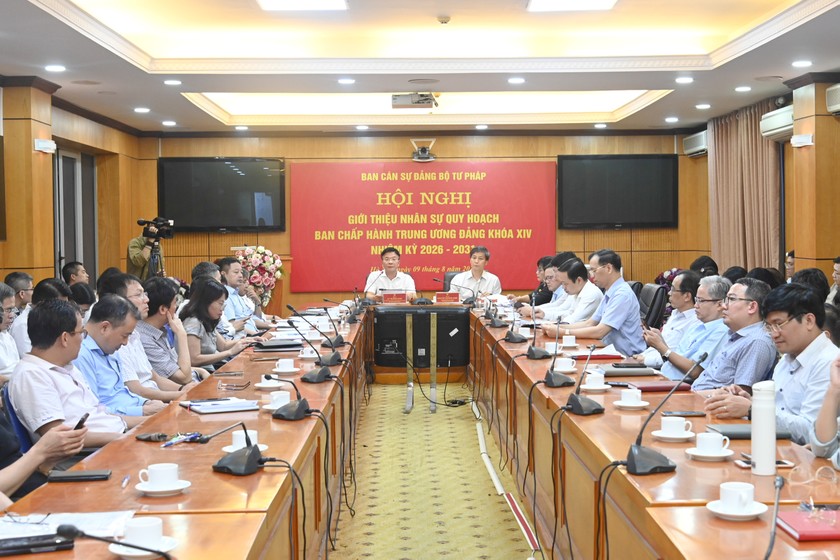 Bộ trưởng Lê Thành Long và Thứ trưởng Nguyễn Khánh Ngọc đồng chủ trì Hội nghị.