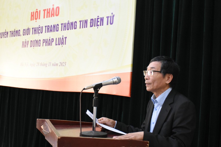 Ông Võ Văn Tuyển - Phó Vụ trưởng Vụ Các vấn đề chung về xây dựng pháp luật phát biểu khai mạc.