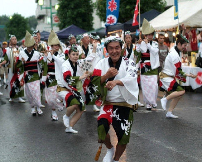 Những vũ điệu Bon Odori trong lễ hội.