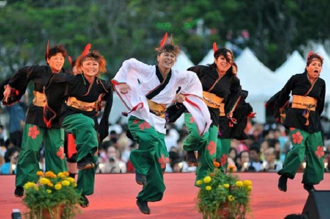 Những vũ điệu Bon Odori trong lễ hội.