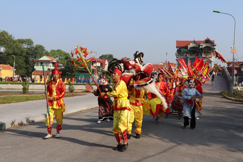Lễ hội Đền Trần Thương được tổ chức từ ngày 16 đến ngày 20/8 âm lịch để tưởng niệm ngày kỵ của Đức Thánh Trần (ngày 20/8 âm lịch). ảnh 4