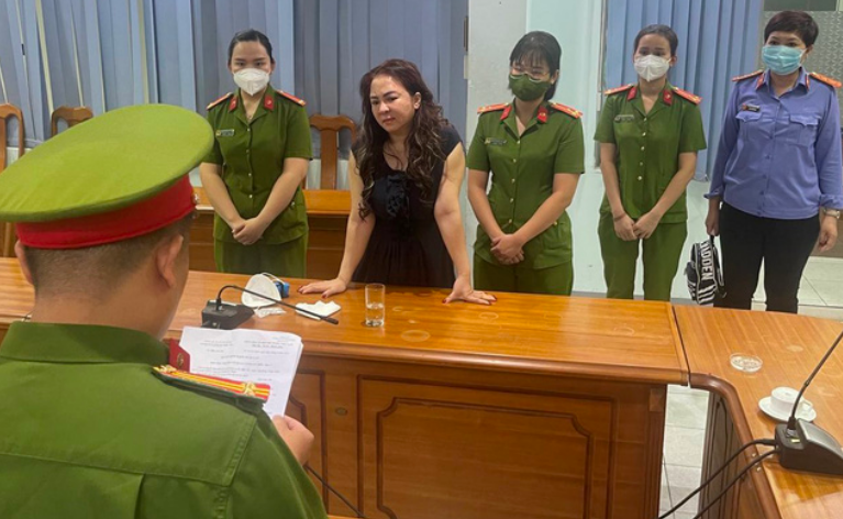 Bà Nguyễn Phương Hằng tại cơ quan điều tra (ảnh Intenet)
