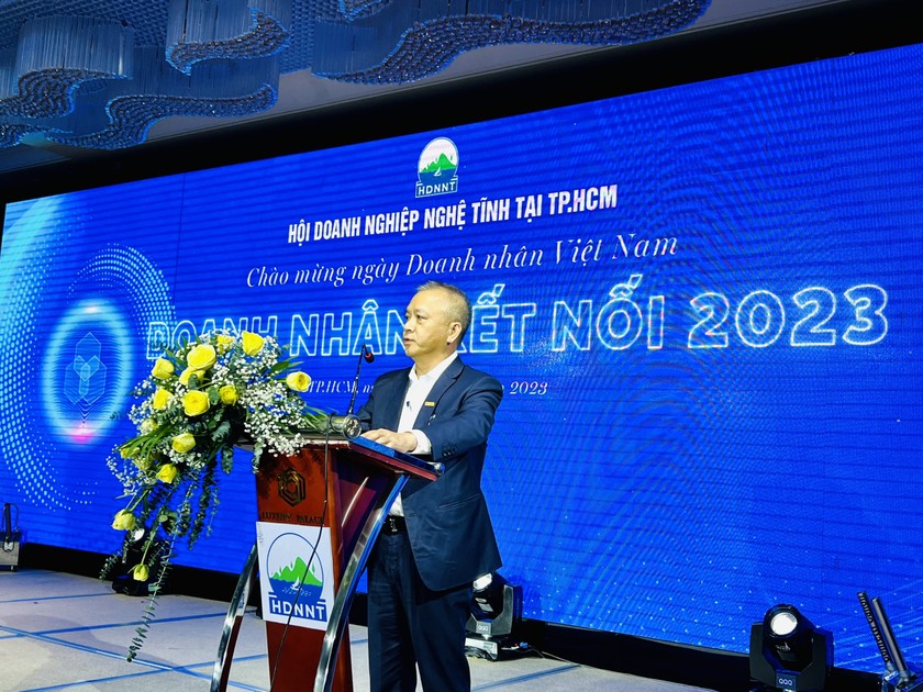 Ông Phan Đình Tuệ - Chủ tịch Hội DN Nghệ Tĩnh tại TP HCM phát biểu nhân ngày Doanh nhân Việt Nam ảnh 2