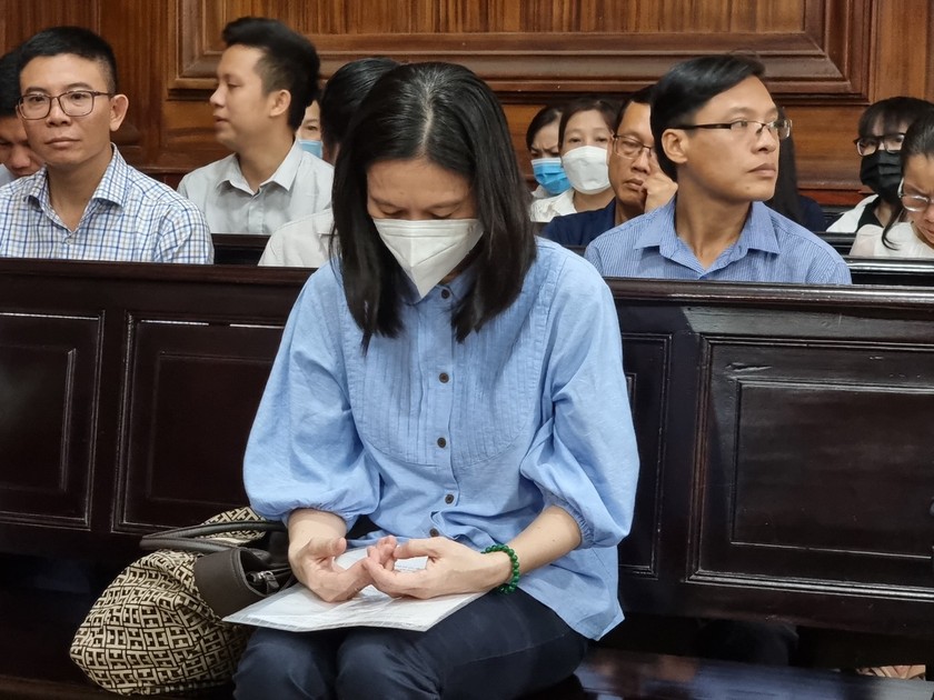 Bị cáo Diễm- vợ bị cáo Quân được tại ngoại có mặt tại phiên tòa