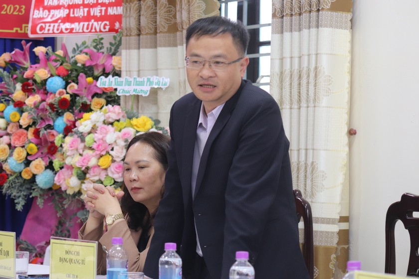 Ông Đặng Quang Tú - Chủ tịch UBND, Trưởng ban chỉ đạo thi hành án TP Đà Lạt ghi nhận những đóng góp của ngành THADS thành phố.