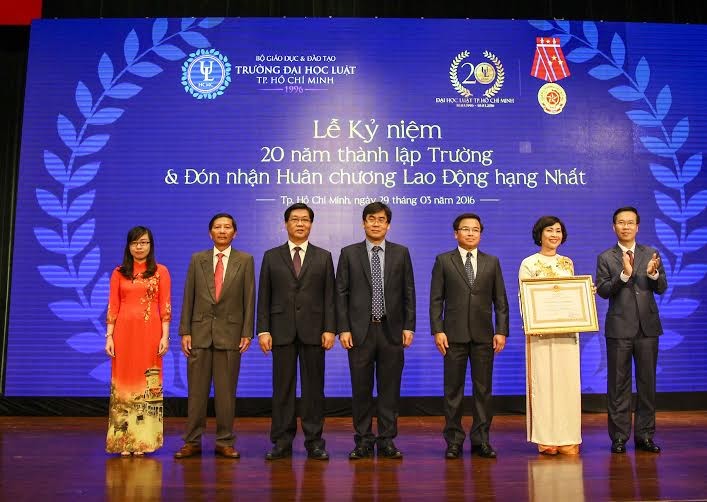 Trường Đại học Luật TP.Hồ Chí Minh đón nhận Huân chương Lao động hạng nhất