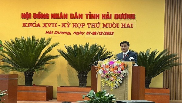 Ông Triệu Thế Hùng, Chủ tịch UBND tỉnh Hải Dương tiếp thu, giải trình làm rõ hơn về kết quả thực hiện nhiệm vụ phát triển kinh tế - xã hội năm 2022 và nhiệm vụ trọng tâm trong phát triển kinh tế - xã hội năm 2023.