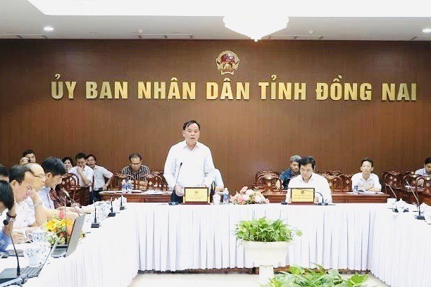 Ông Võ Tấn Đức - quyền Chủ tịch UBND tỉnh Đồng Nai phát biểu tại cuộc họp. ảnh 1