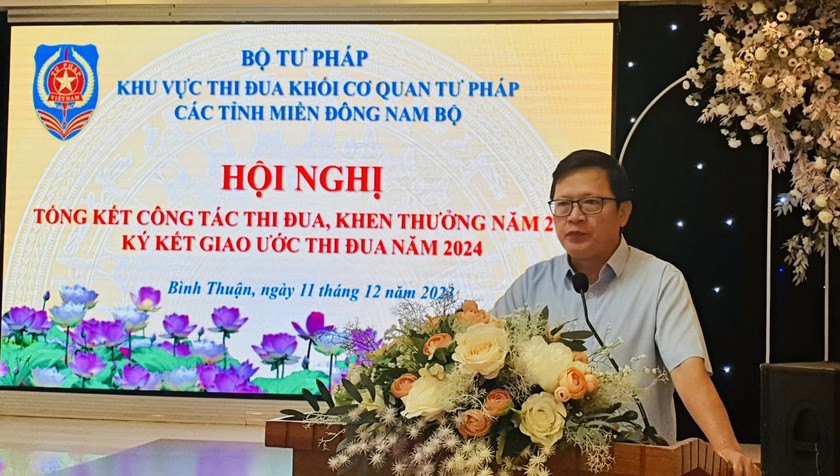 Thứ trưởng Bộ Tư pháp Mai Lương Khôi phát biểu tại hội nghị