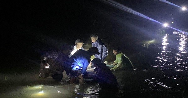 Tìm thấy thi thể người đàn ông nhảy xuống nước cứu người đi liều qua vùng ngập