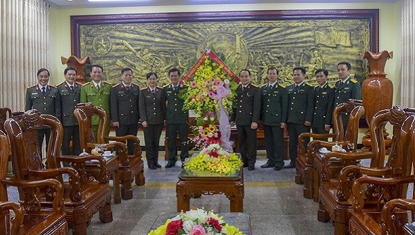 Đại tá Nguyễn Quốc Đoàn, UVTV tỉnh ủy, Giám đốc Công an tỉnh Thừa Thiên Huế cùng đại diện Ban Giám đốc đến thăm BCH Quân sự tỉnh.