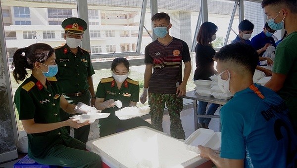 Hội phụ nữ Bộ CHQS tỉnh Thừa Thiên Huế cùng tham gia phục vụ công dân.