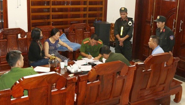 Cơ quan công an bước đầu làm việc với đối tượng Trần Thị Hiên.
